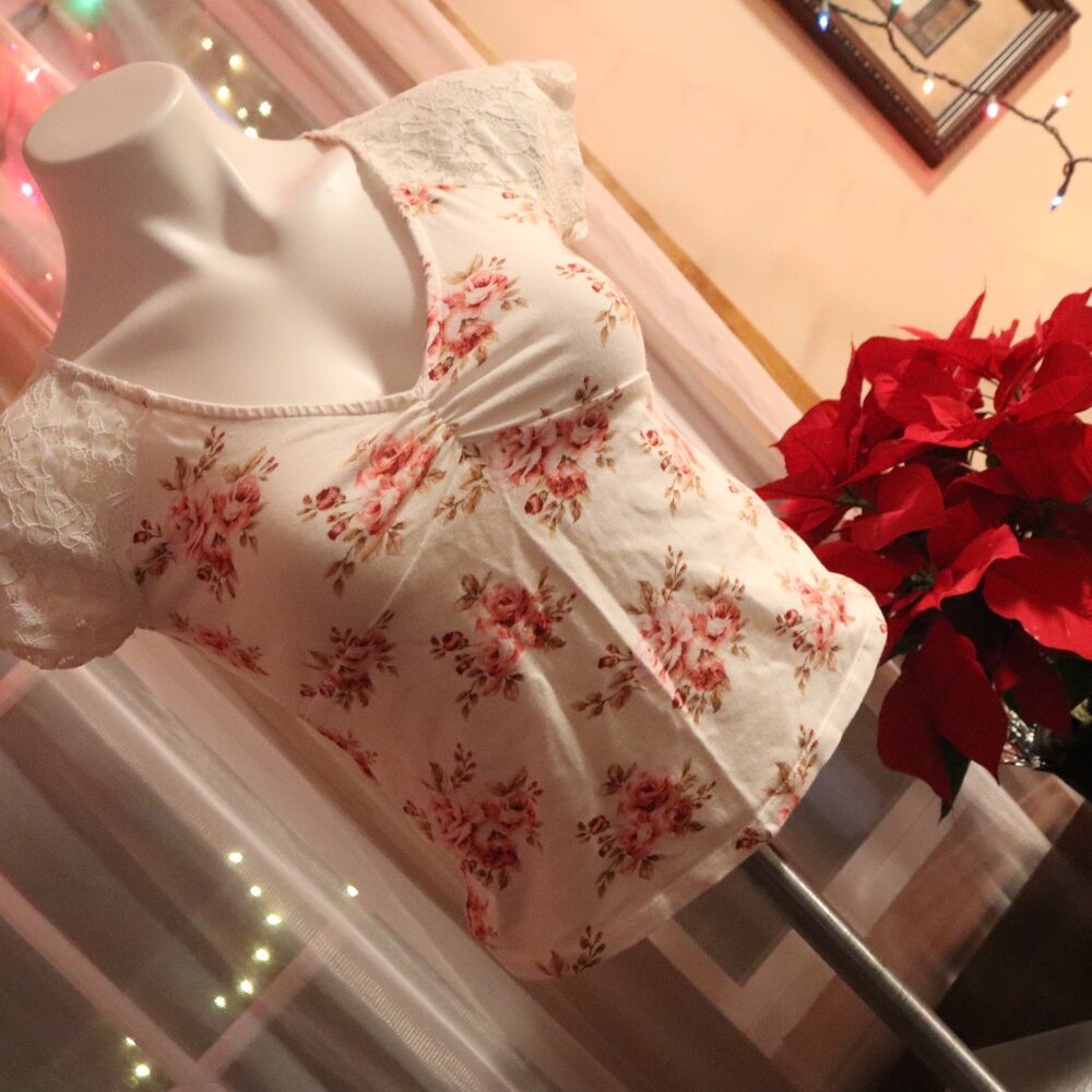 Cute Forever 21 floral crop top